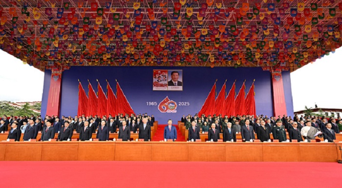 西藏自治区成立60周年庆祝大会隆重举行  习近平出席大会